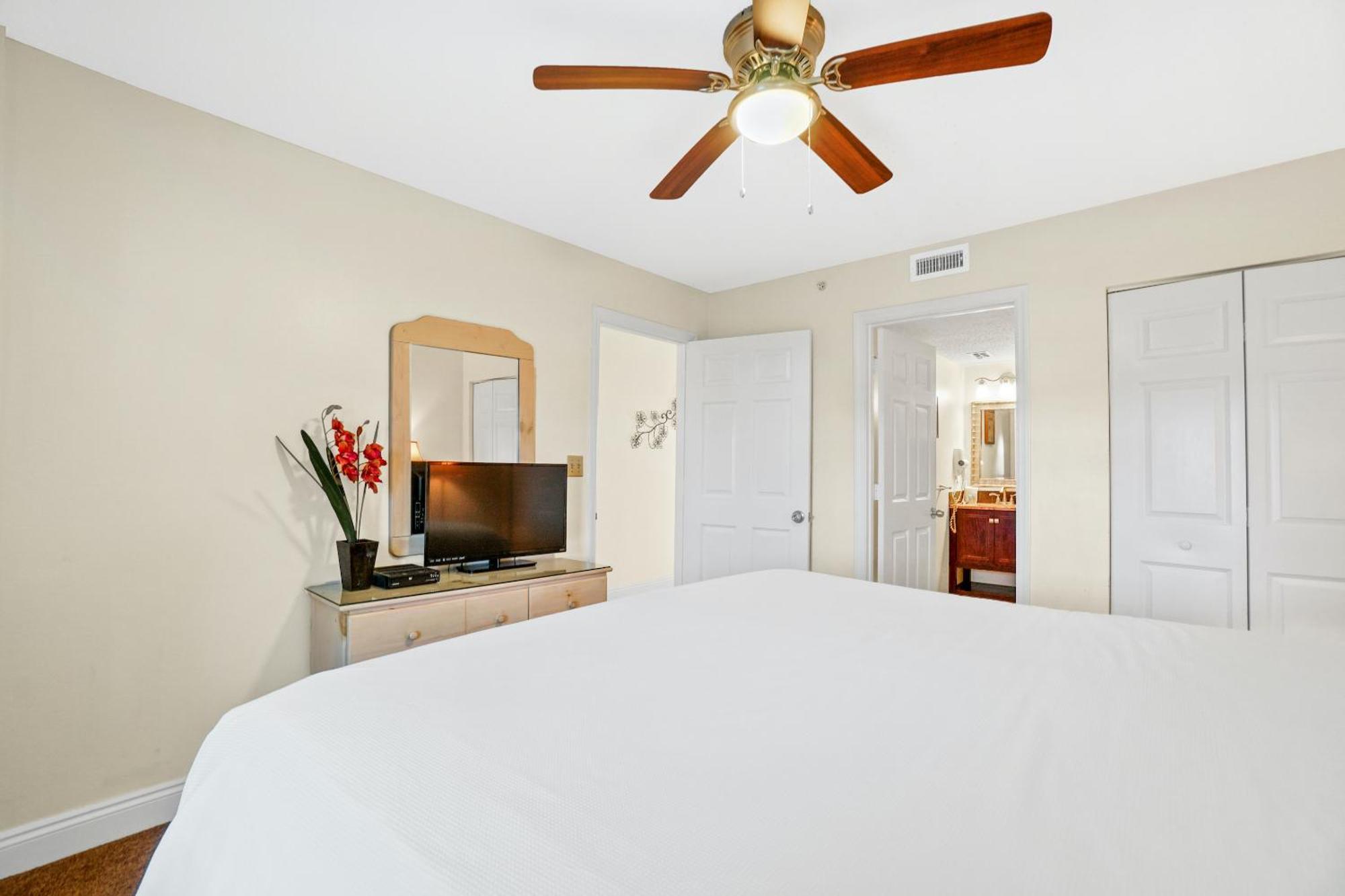 Pelican Beach Resort By Panhandle Getaways Дестин Номер фото